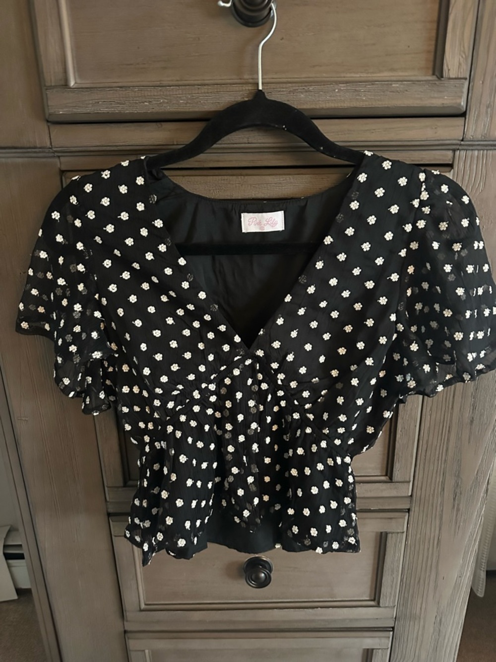 Pink Lily Black Puff-Sleeve Peplum Top with White Daisy Print